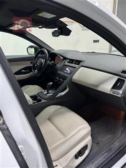 جاكوار إي- بيس